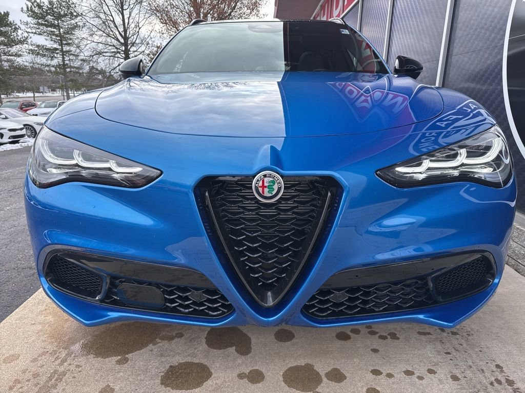 New 2025 Alfa Romeo Stelvio Sprint AWD/4WD image 4