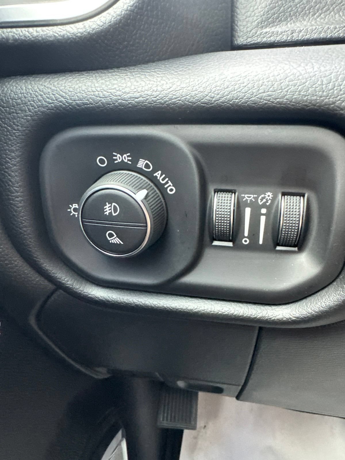 Used 2026 RAM 3500 Laramie AWD/4WD image 31