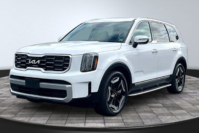 Certified 2023 Kia Telluride S w/ S Sunroof Package AWD/4WD image 1