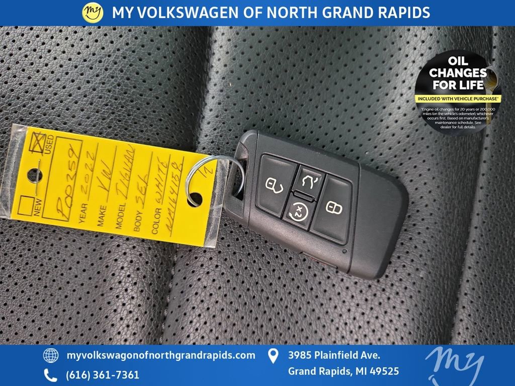 Used 2022 Volkswagen Tiguan SEL R-Line image 38