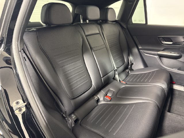 Used 2025 Mercedes-Benz GLC 300 4MATIC image 15