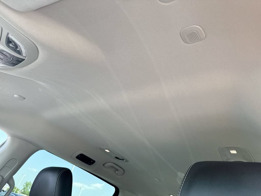 Used 2023 Chrysler Pacifica Touring-L FWD image 21