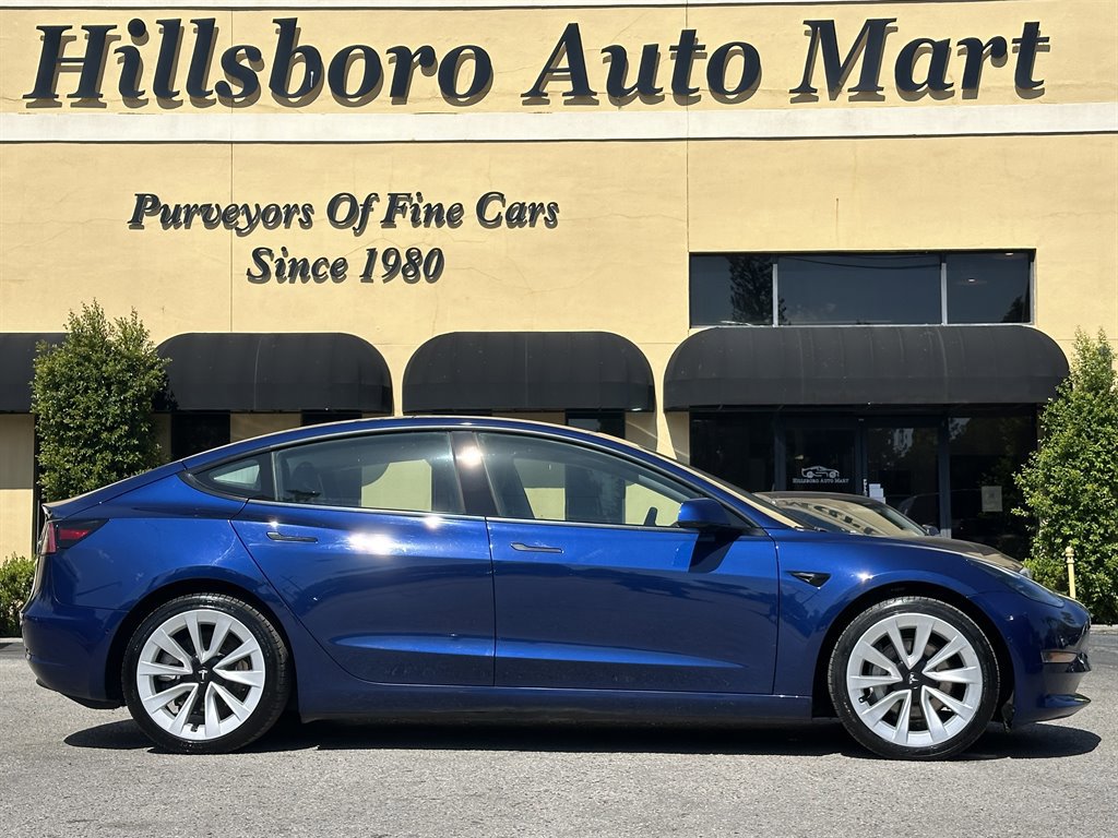 Used 2022 Tesla Model 3 Standard Range Plus RWD image 4