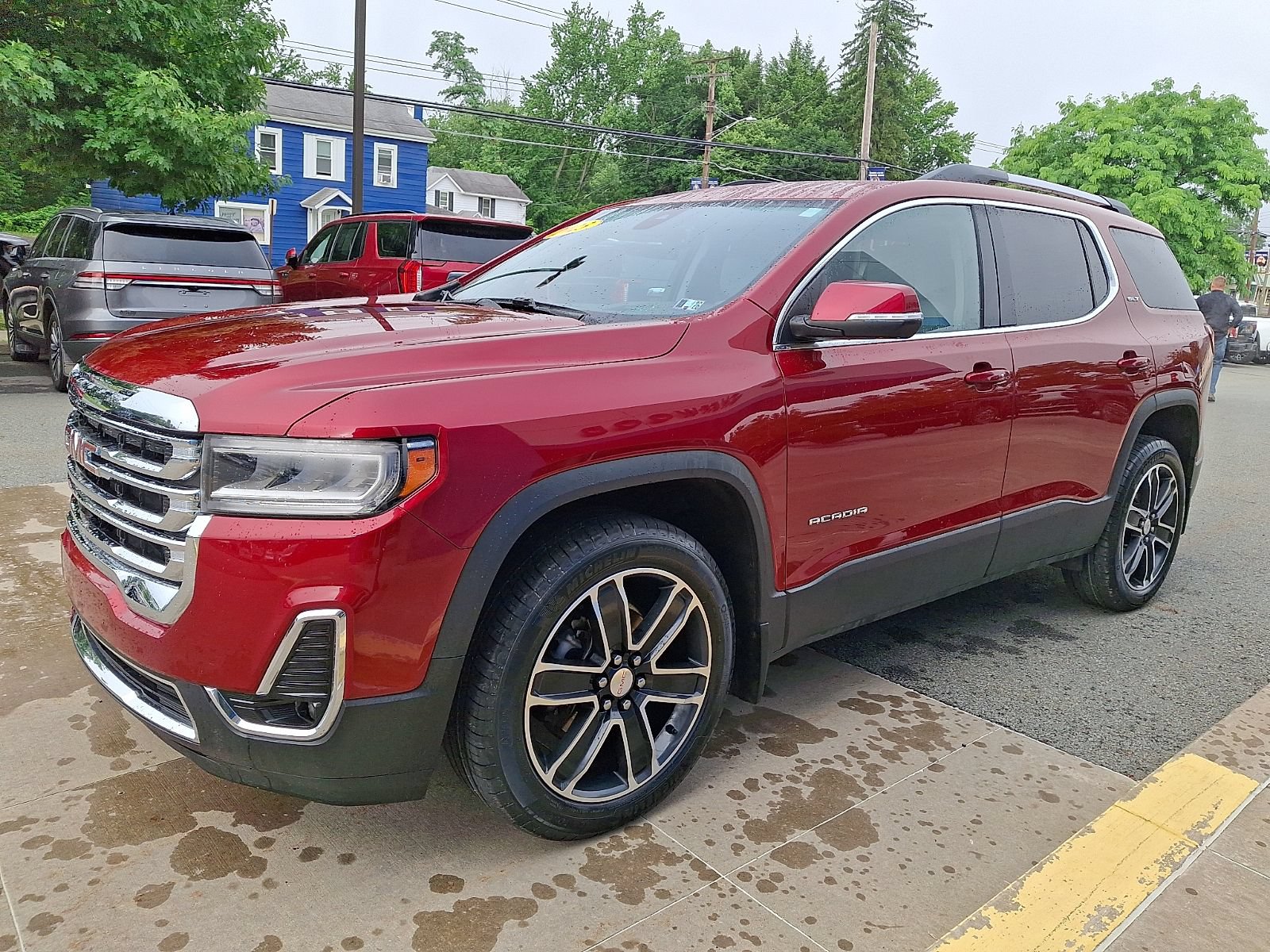 Used 2023 GMC Acadia SLT w/ Technology Package AWD/4WD image 3