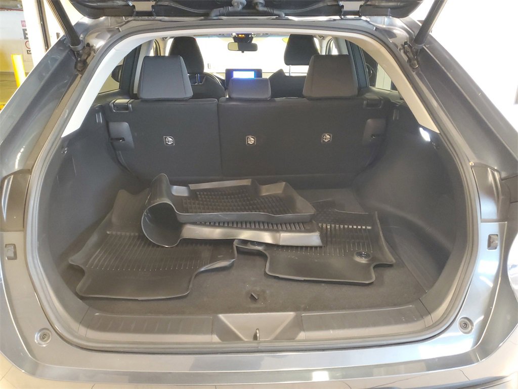 Used 2023 Toyota Venza LE image 8