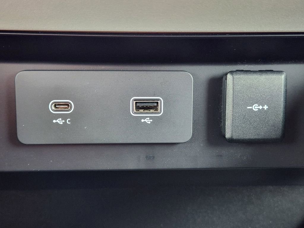 Used 2023 Land Rover Defender 110 S image 22