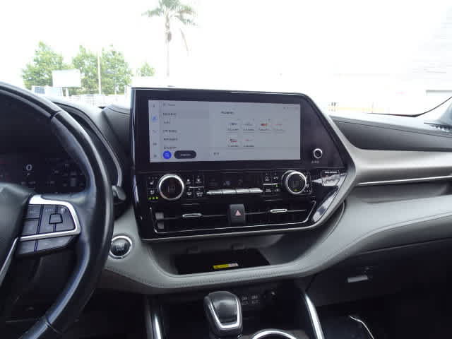 Used 2023 Toyota Highlander Limited FWD image 27