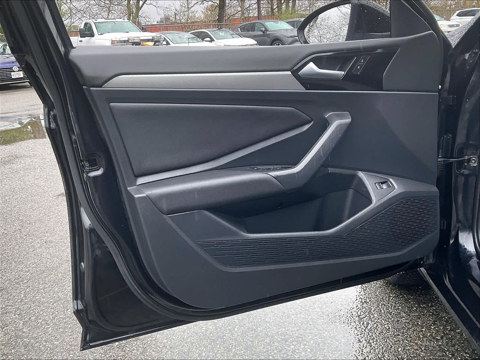 Used 2019 Volkswagen Jetta R-Line FWD image 9