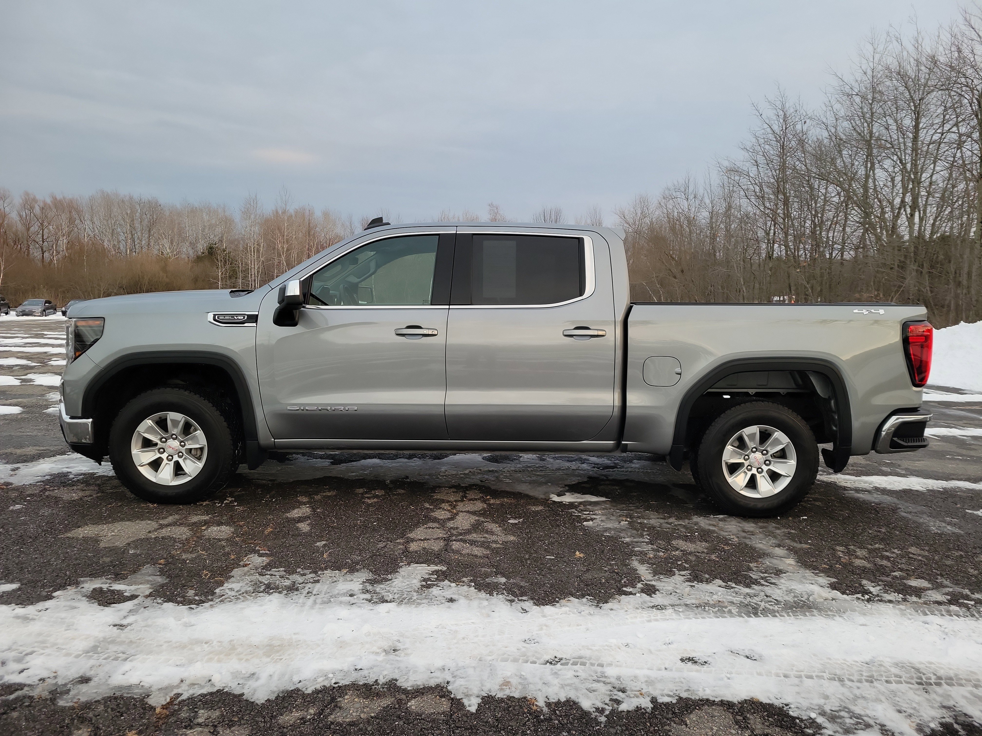 Used 2024 GMC Sierra 1500 SLE image 8