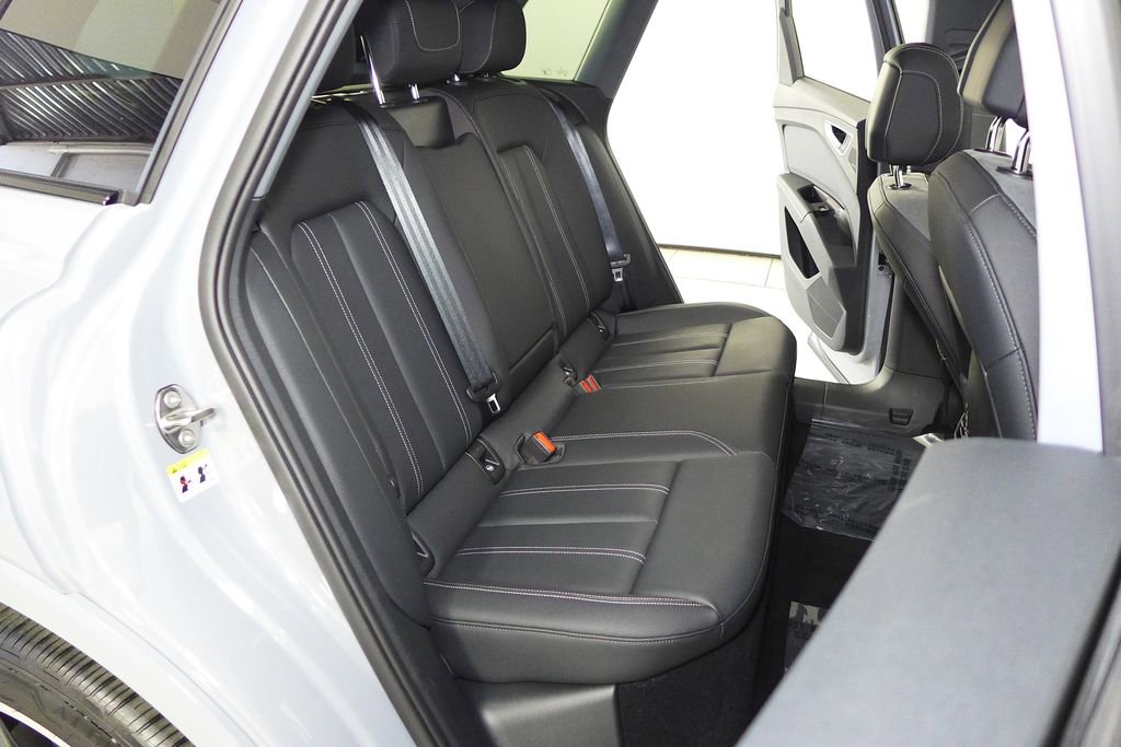 Used 2024 Audi Q4 e-tron Prestige w/ Black Optic Package image 20