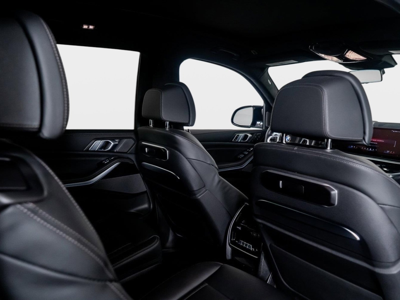 Used 2025 BMW X7 M60i image 56