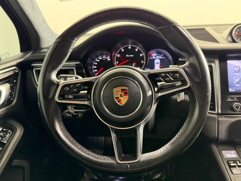 Used 2018 Porsche Macan Turbo AWD/4WD image 13