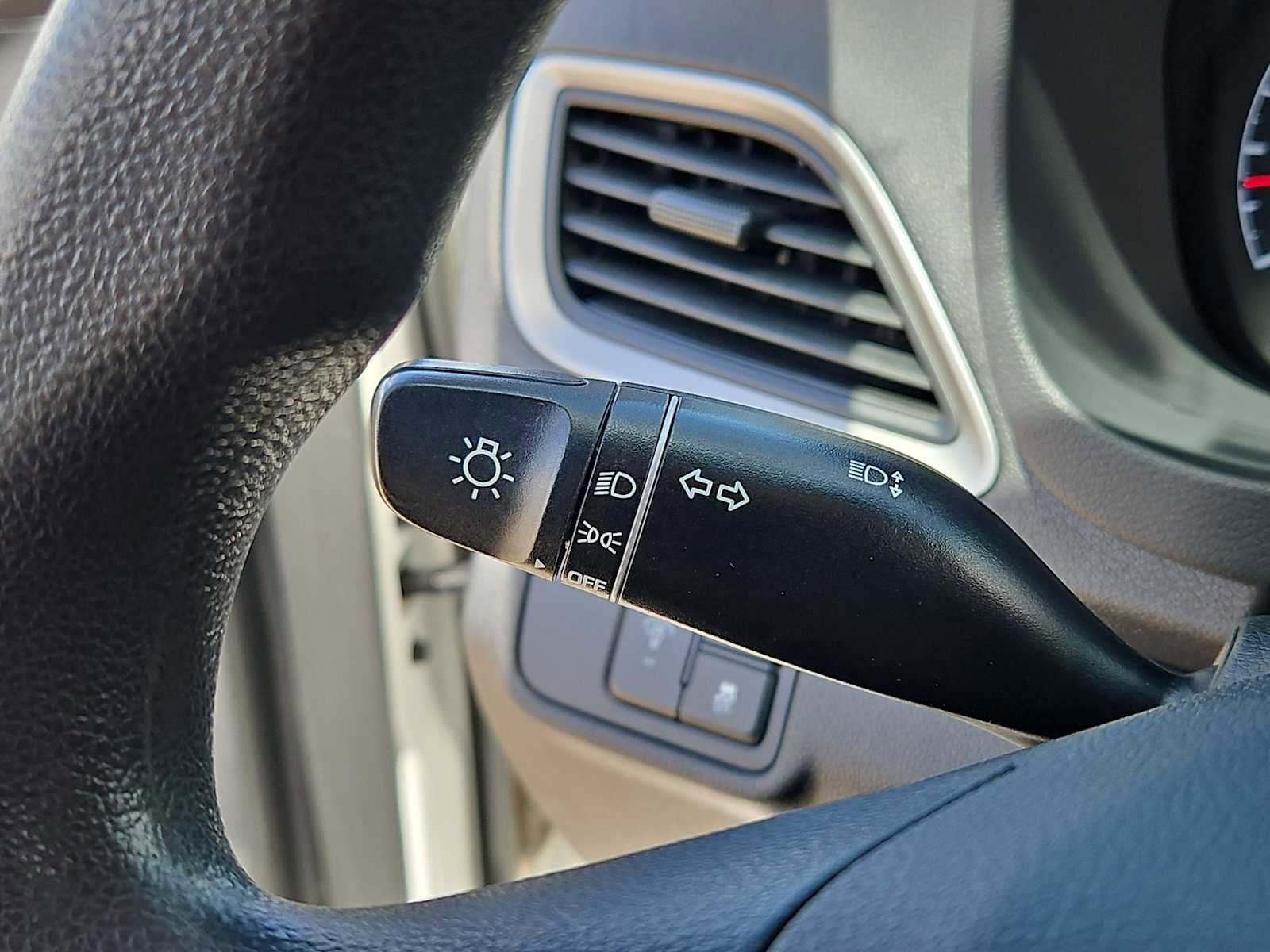 Used 2020 Hyundai Accent SE FWD image 25