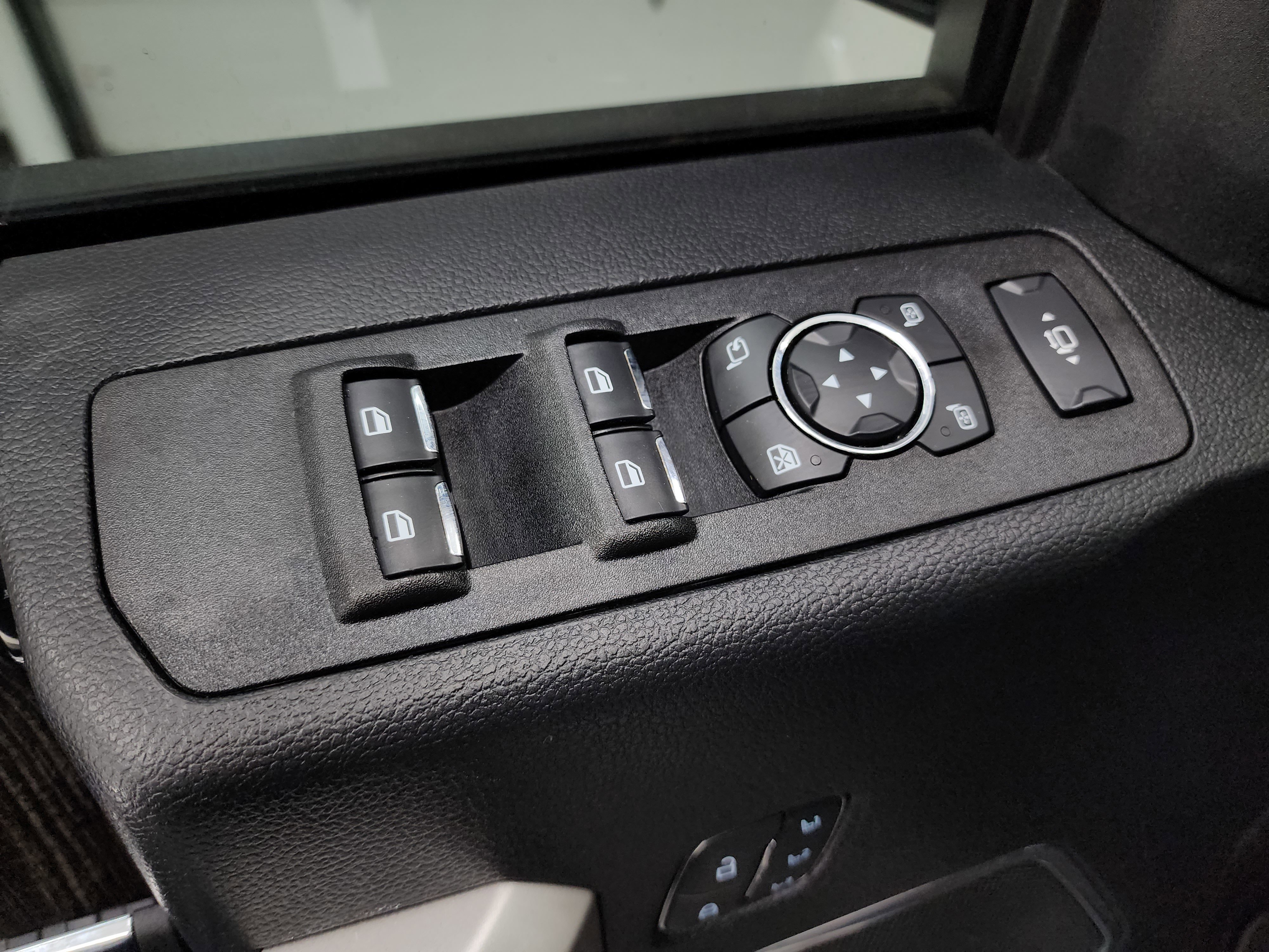 Used 2021 Ford F350 Lariat image 39