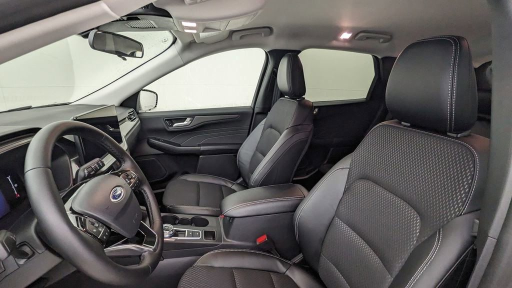 New 2026 Ford Escape SE image 2