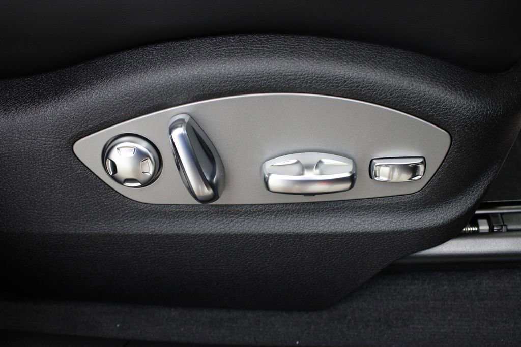 New 2025 Porsche Macan image 29