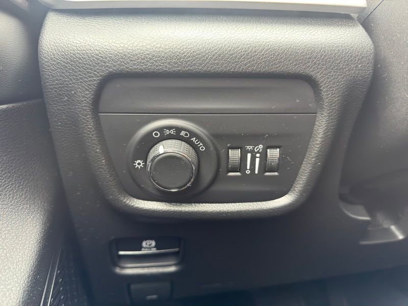 Used 2023 Jeep Grand Cherokee Altitude image 29