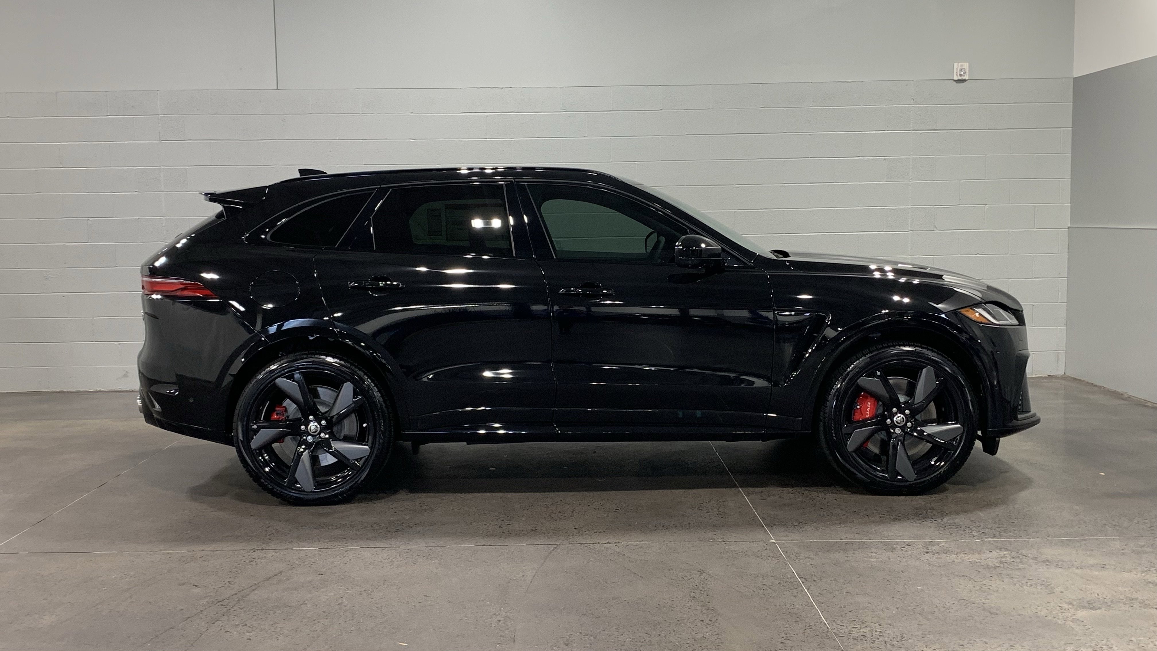 New 2026 Jaguar F-PACE SVR 575 Edition image 13
