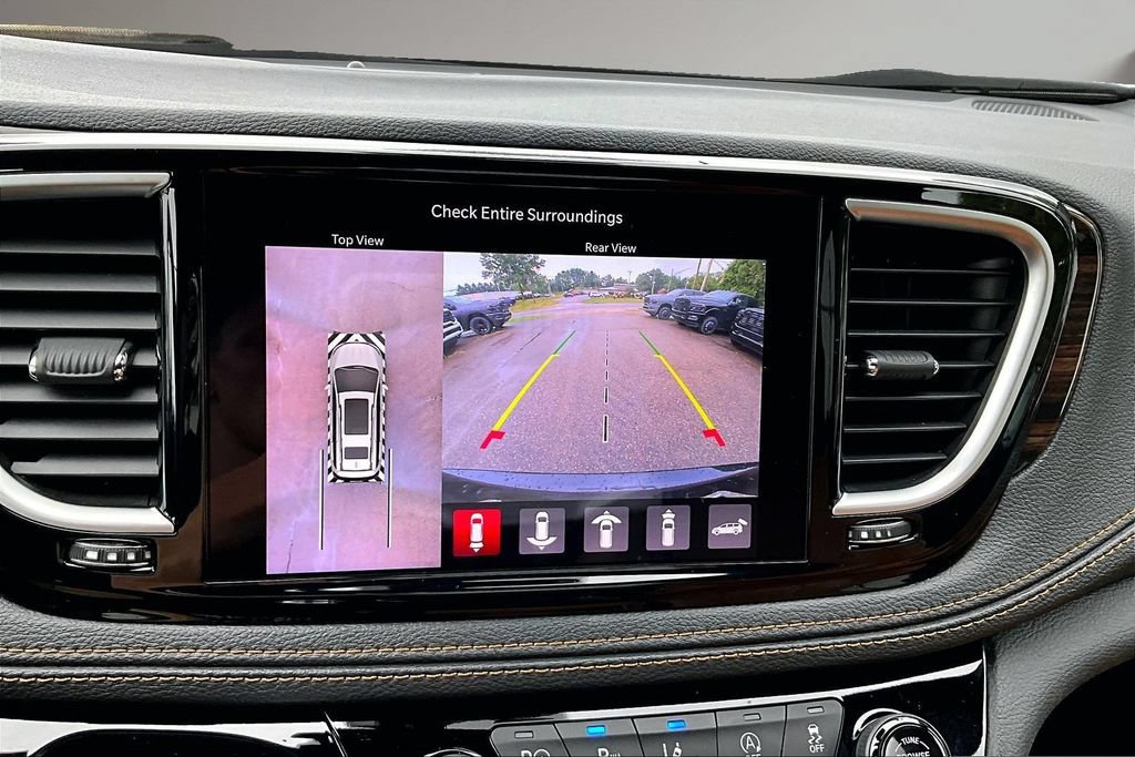 Used 2021 Chrysler Pacifica Pinnacle AWD/4WD image 14