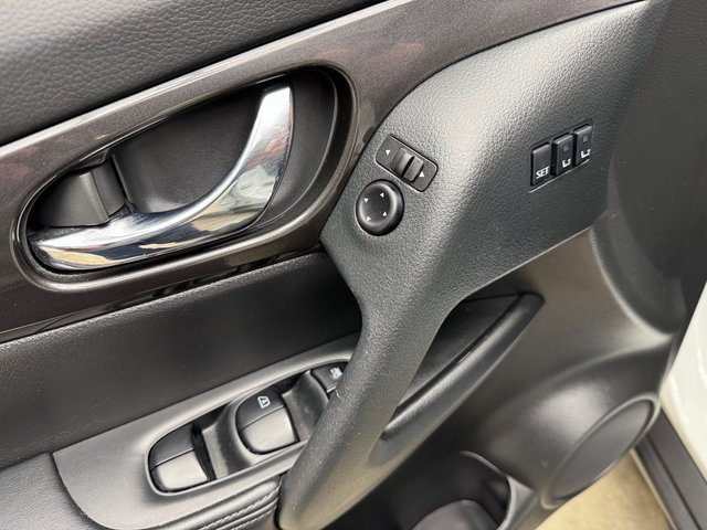 Used 2020 Nissan Rogue SV w/ Premium Package image 11