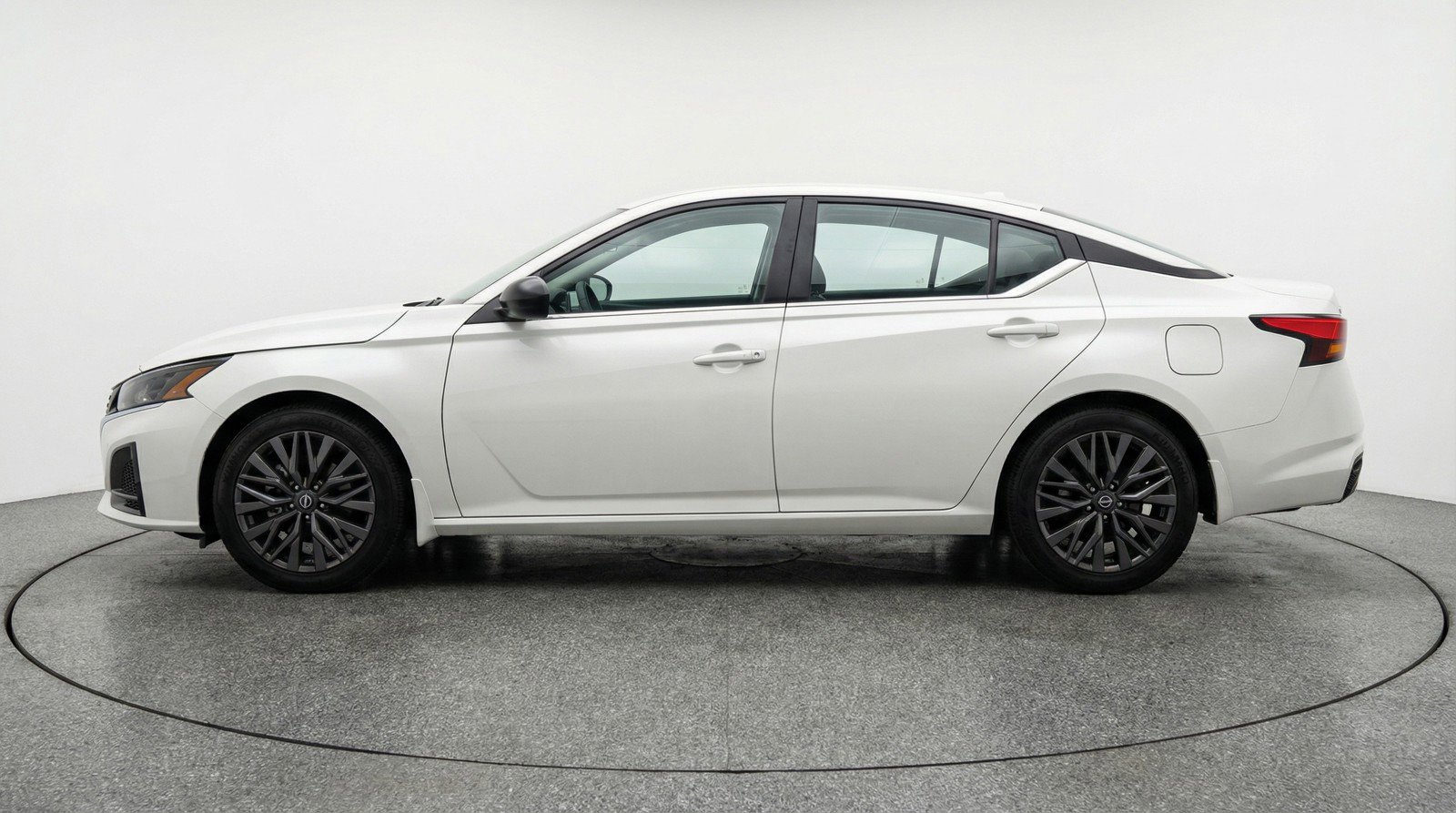 Used 2025 Nissan Altima 2.5 SV image 5