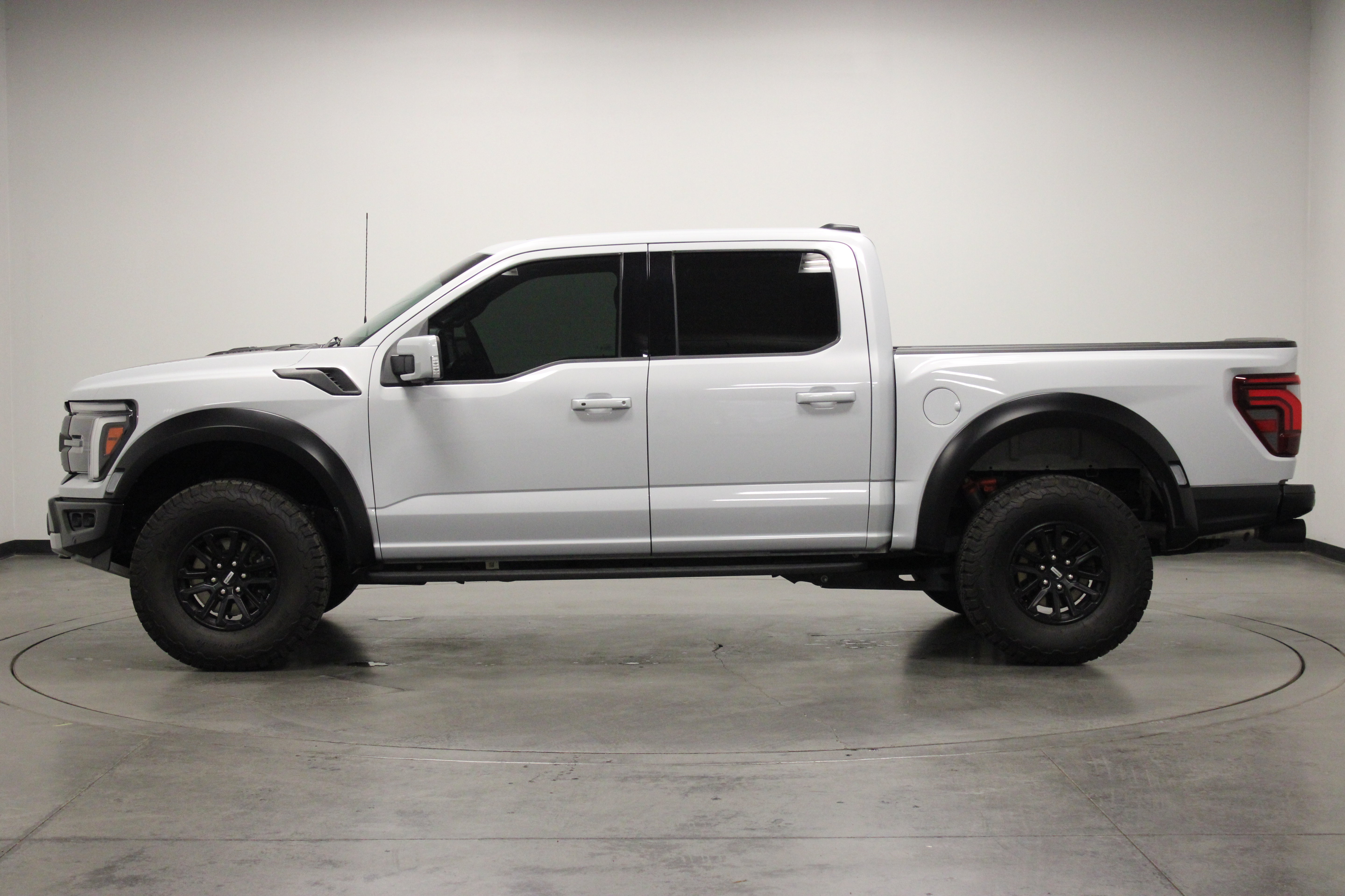 Used 2025 Ford F150 Raptor AWD/4WD image 5