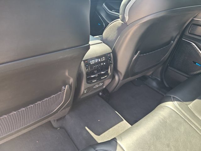 Used 2022 Jeep Grand Cherokee Overland w/ Luxury Tech Group IV RWD image 9