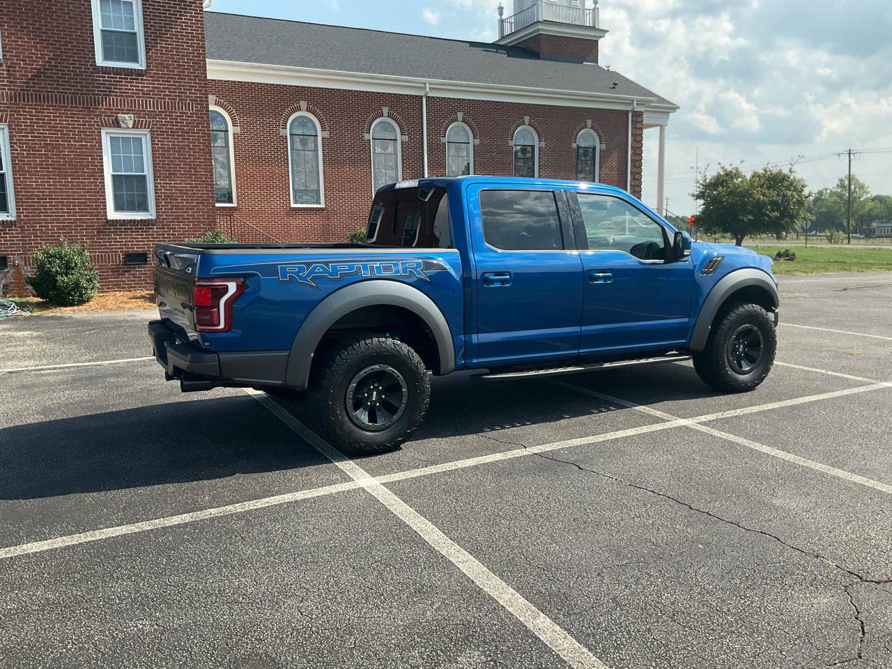 Used 2017 Ford F150 Raptor w/ Equipment Group 802A Luxury AWD/4WD image 4