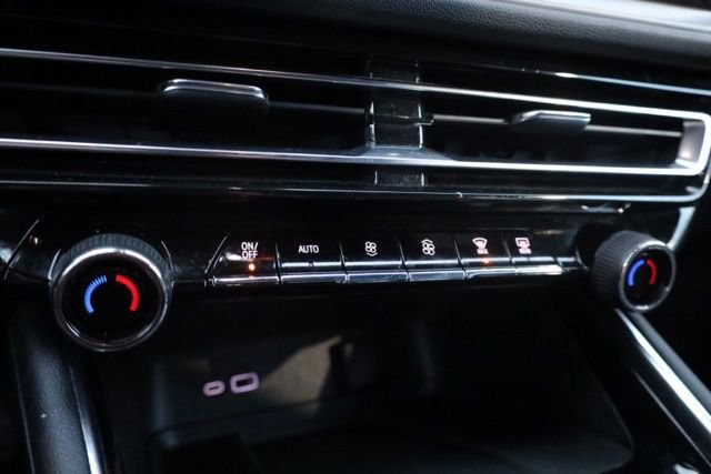 Used 2025 Chevrolet Traverse LT image 32