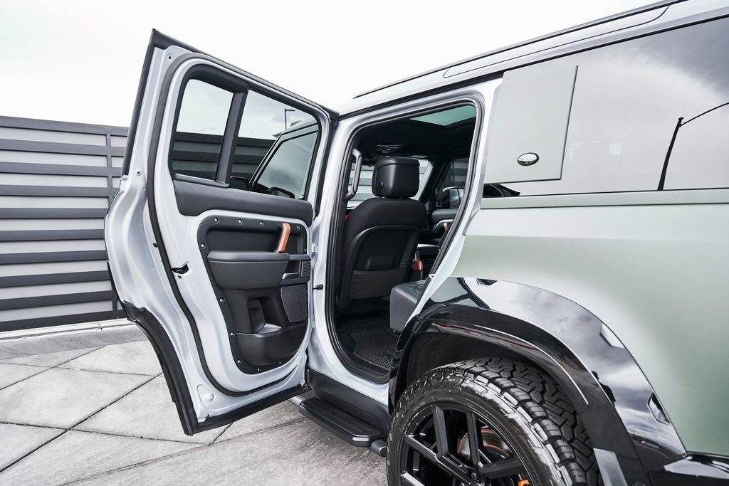 Used 2023 Land Rover Defender 110 X image 34