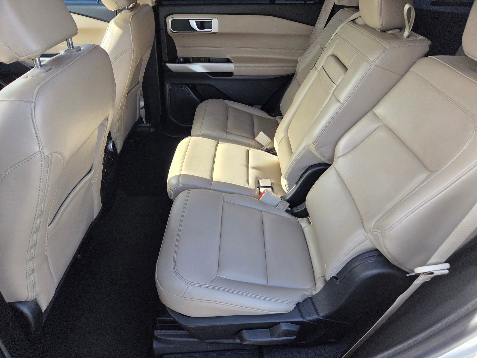 Certified 2022 Ford Explorer XLT w/ Equipment Group 202A image 11