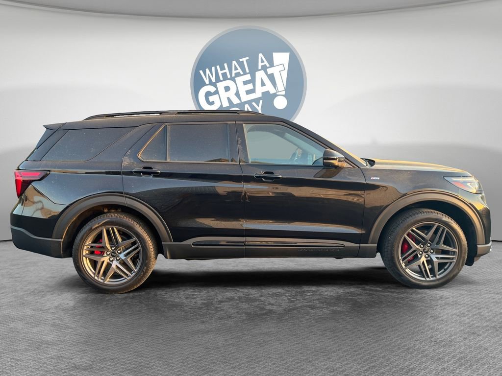 Used 2025 Ford Explorer ST-Line w/ ST-Line Street Pack AWD/4WD image 2