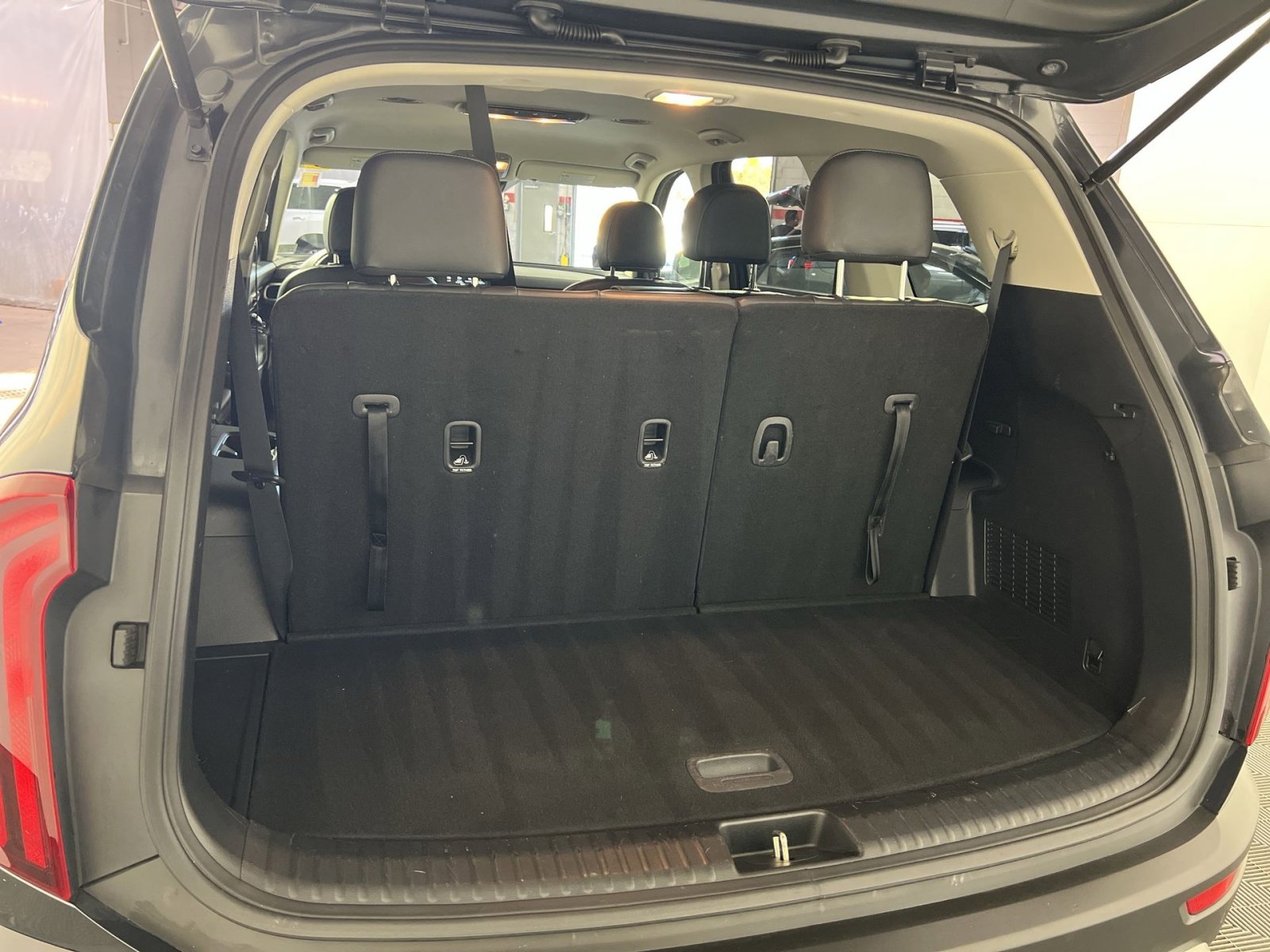 Used 2020 Kia Telluride LX image 24