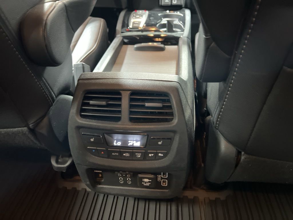 Used 2022 Honda Pilot Touring image 14