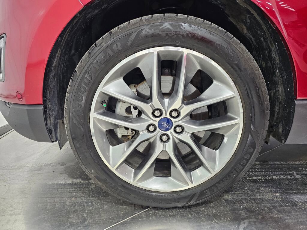 Used 2017 Ford Edge Titanium w/ Equipment Group 302A AWD/4WD image 11