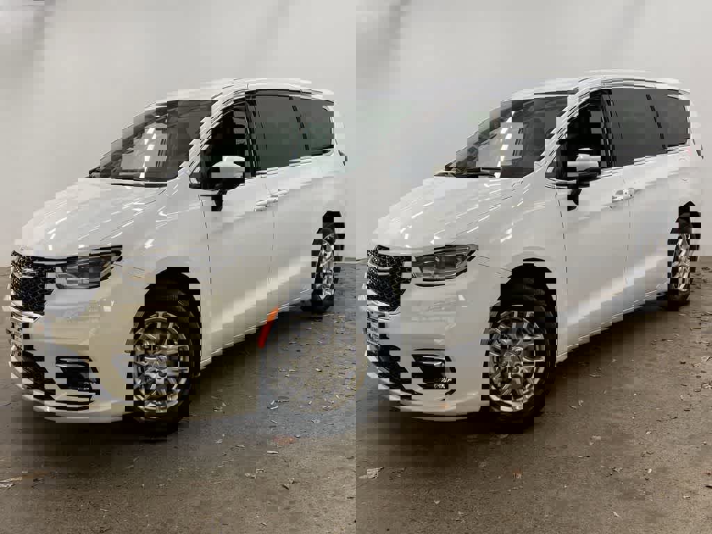 Used 2023 Chrysler Pacifica Touring-L