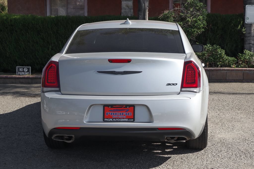 Used 2023 Chrysler 300 Touring w/ Sport Appearance Package RWD image 7