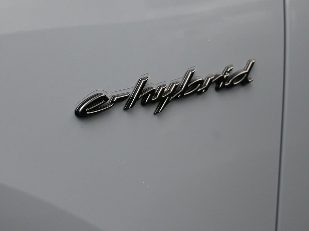 Used 2025 Porsche Cayenne Turbo image 35