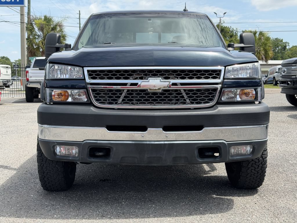 Used 2005 Chevrolet Silverado 2500 LT w/ Heavy-Duty Power Package AWD/4WD image 11