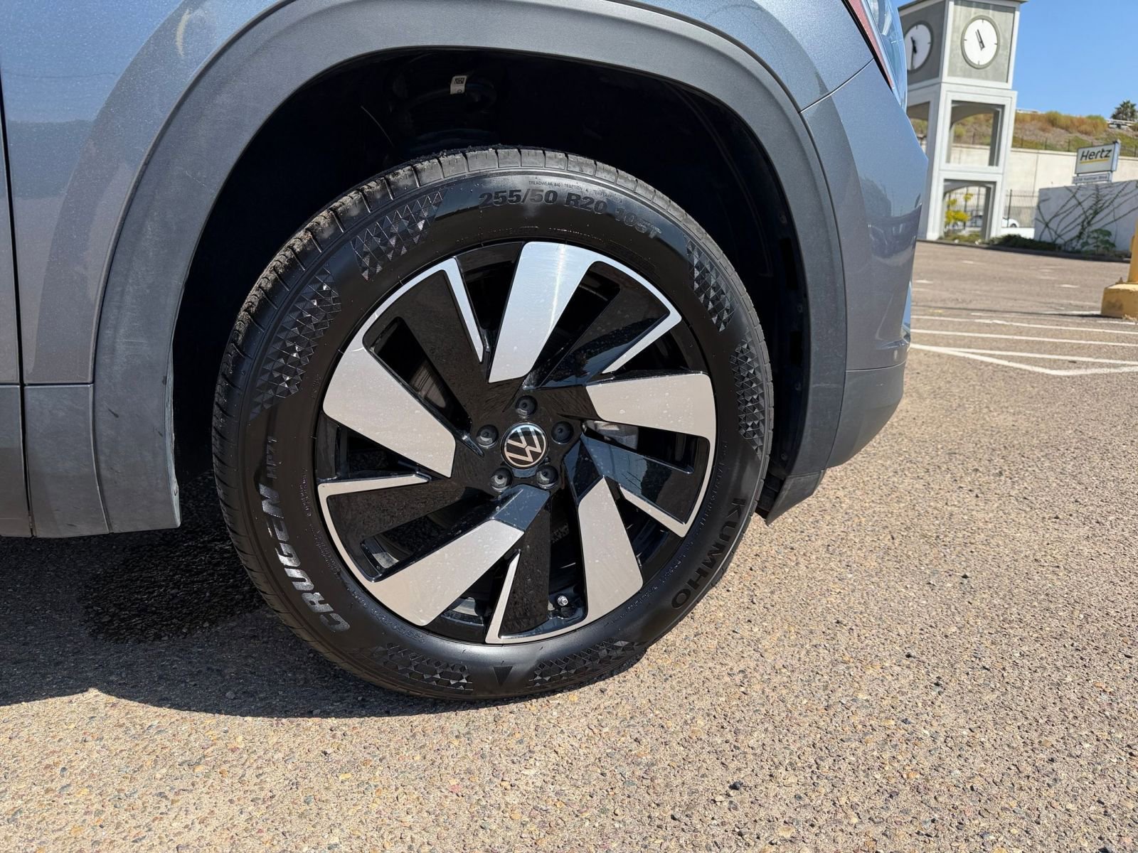 Used 2025 Volkswagen Atlas Cross Sport SE image 30