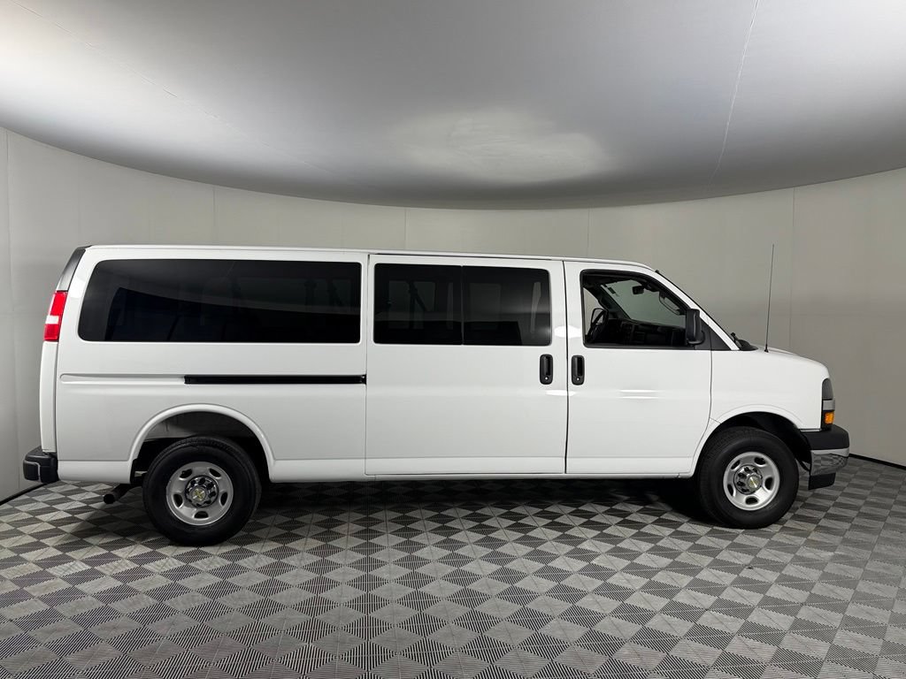 Used 2025 Chevrolet Express 3500 LT w/ LT Preferred Equipment Group RWD image 5