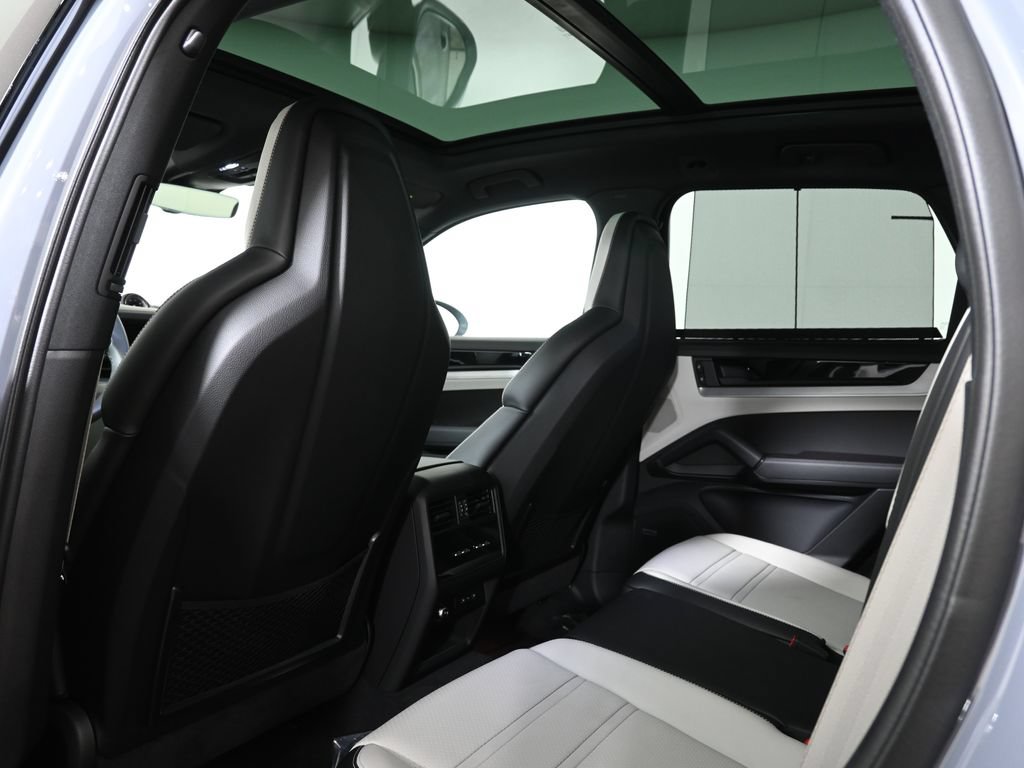 Used 2026 Porsche Cayenne E-Hybrid AWD/4WD image 36