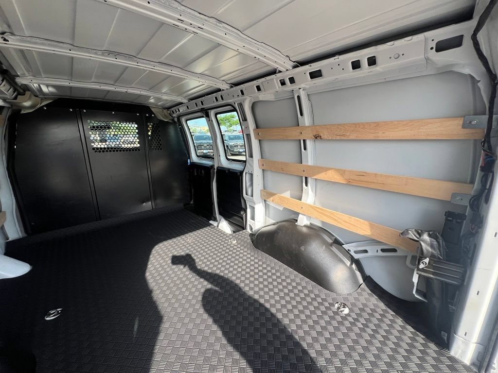 Used 2025 Chevrolet Express 2500 w/ Driver Convenience Package RWD image 23