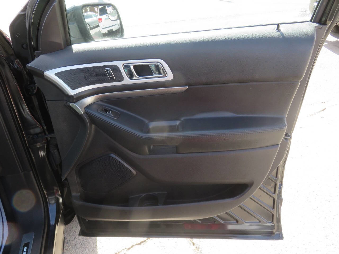 Used 2015 Ford Explorer Sport image 32