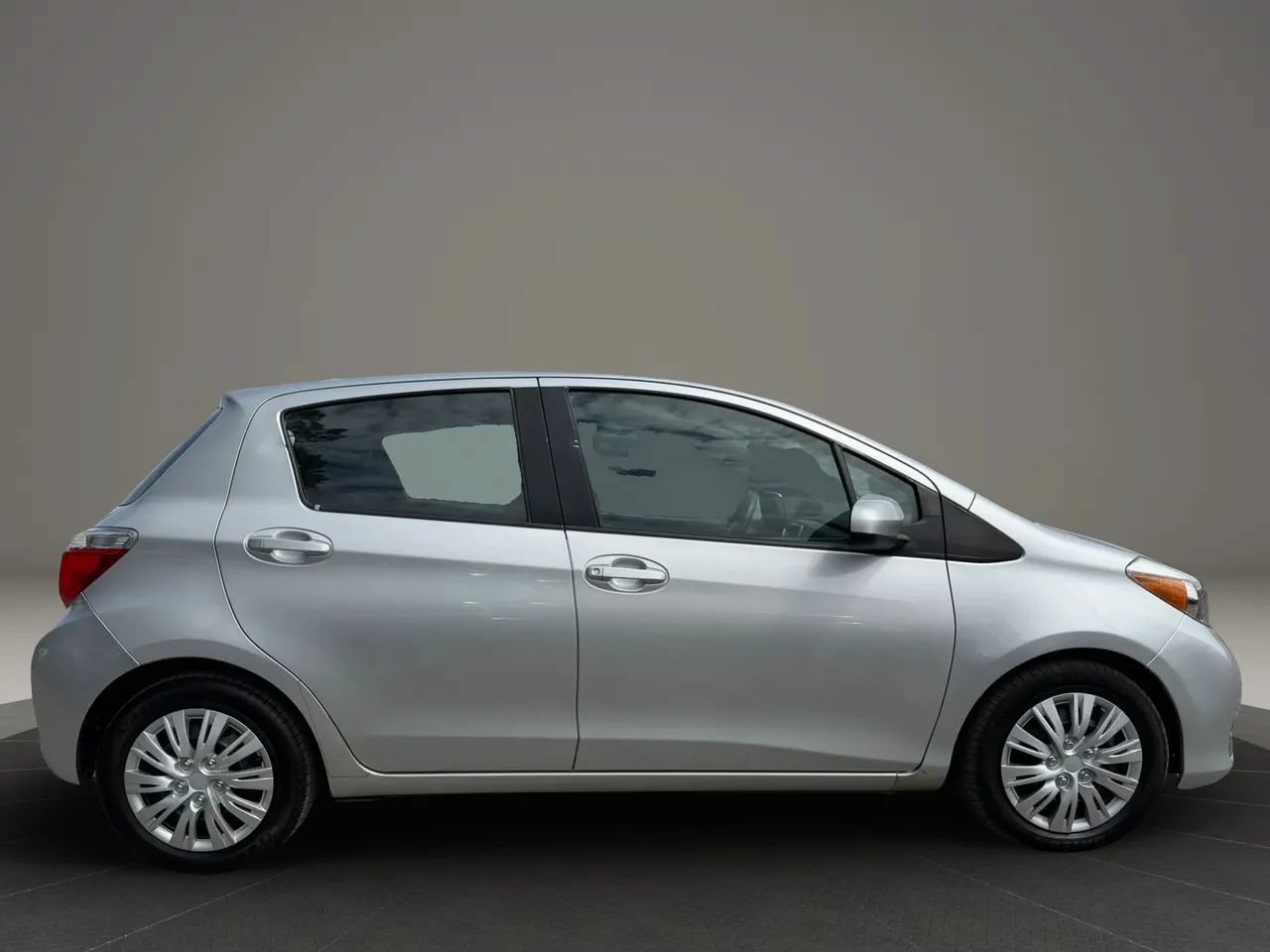 Used 2014 Toyota Yaris LE FWD image 10