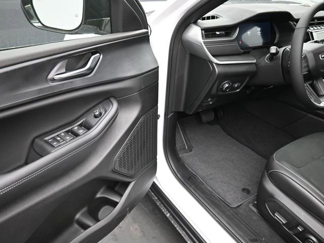 New 2025 Jeep Grand Cherokee Laredo image 14