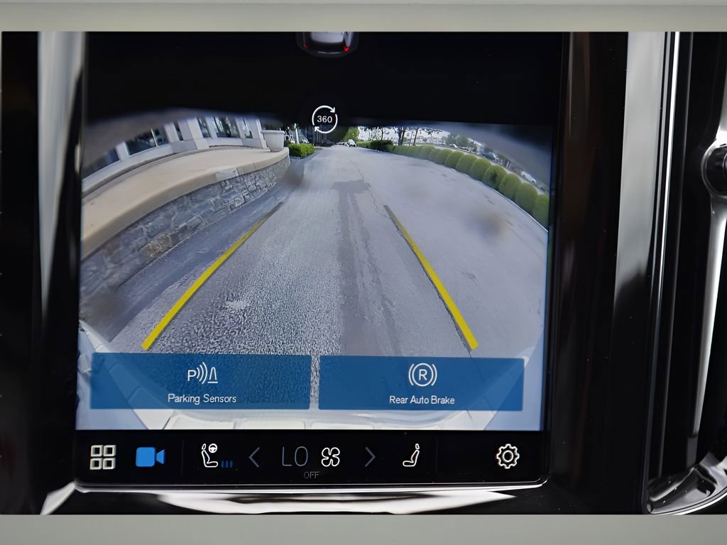 Certified 2025 Volvo XC60 B5 Ultra w/ Protection Package Premier image 21