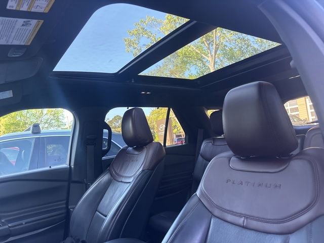 Used 2020 Ford Explorer Platinum w/ Premium Technology Package image 11