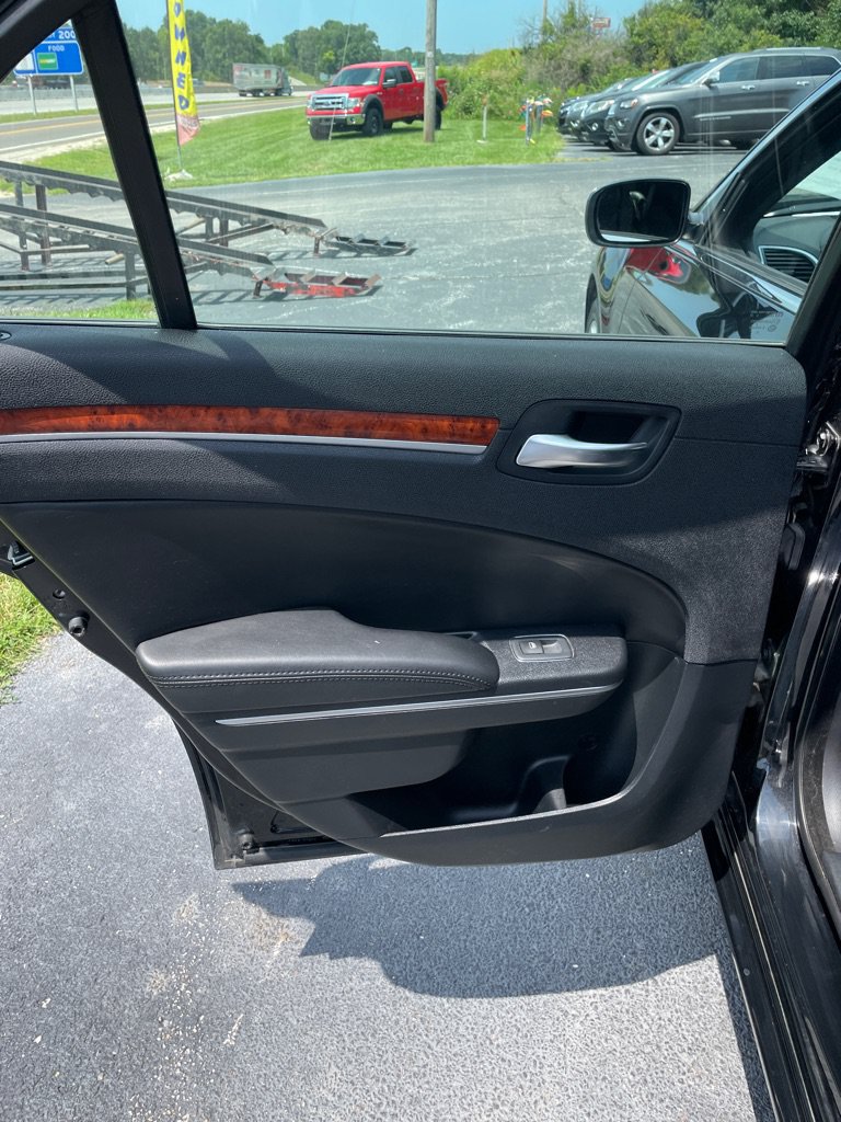 Used 2012 Chrysler 300 Limited RWD image 17