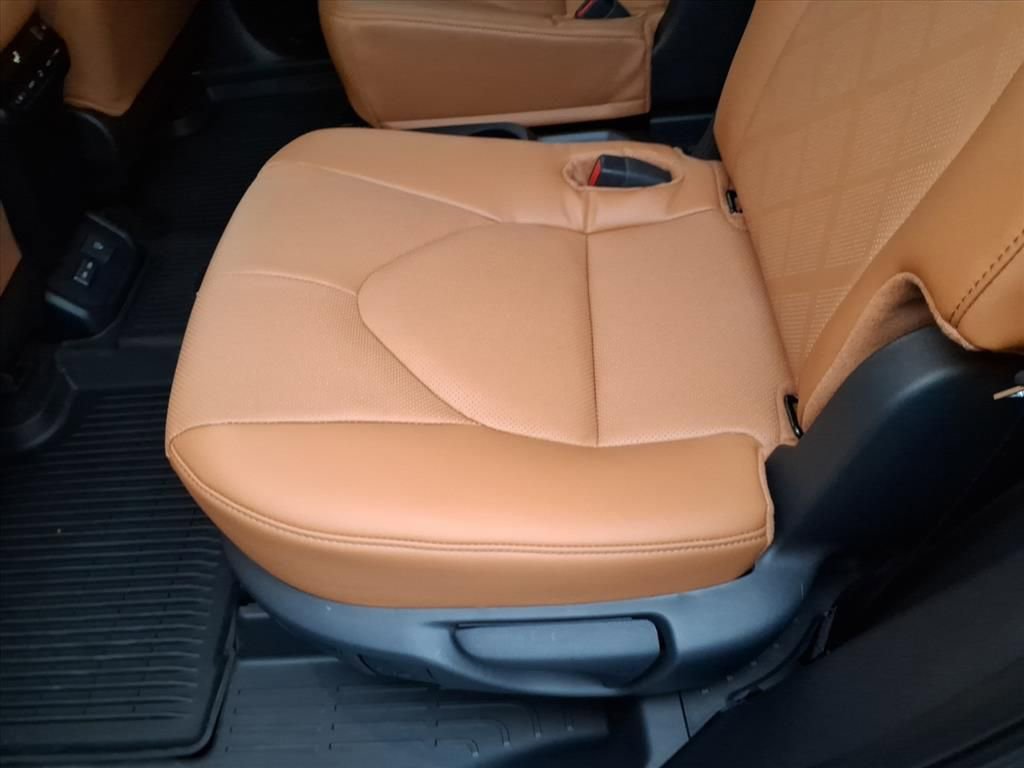 Used 2026 Toyota Highlander Platinum image 22